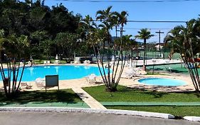 Apartamento até 10 pessoas na enseada Guarujá em condomínio clube praia piscinas salão jogos quadra futebol campo parquinho brinquedos Wi-fi Home office